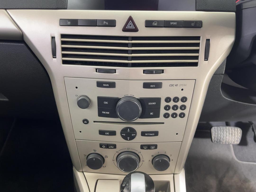 Photo '18' of Holden Astra