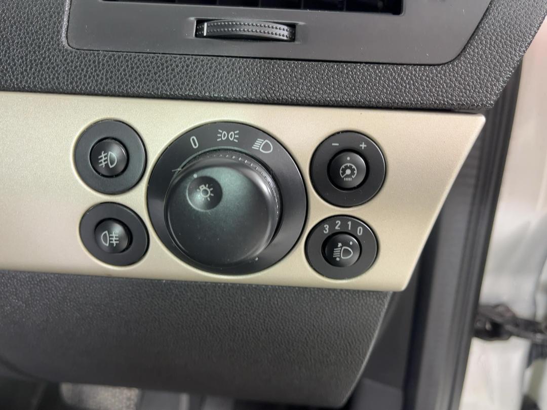 Photo '24' of Holden Astra