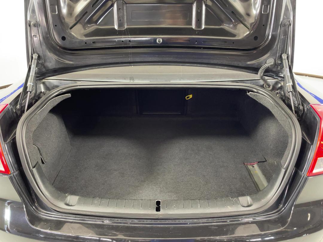 Photo '14' of Holden Commodore