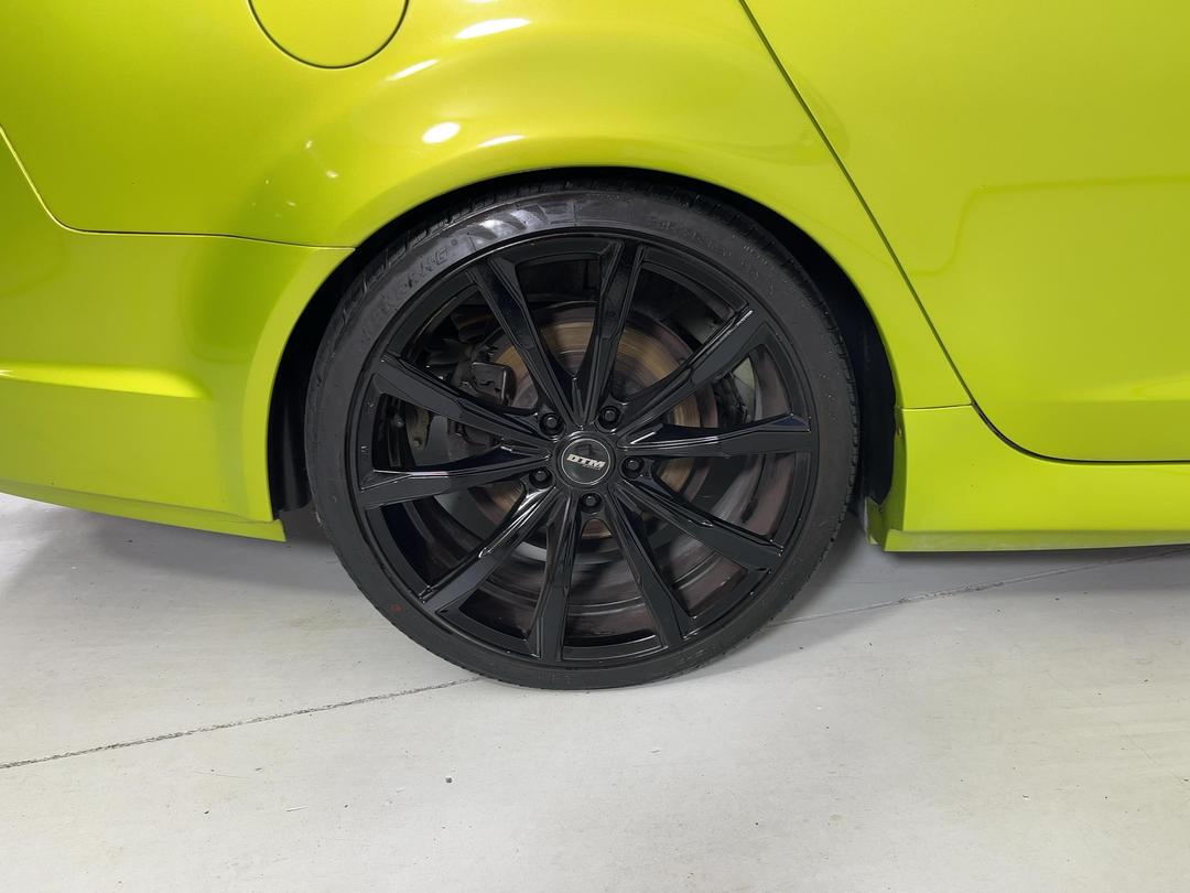 Photo '12' of Holden Commodore