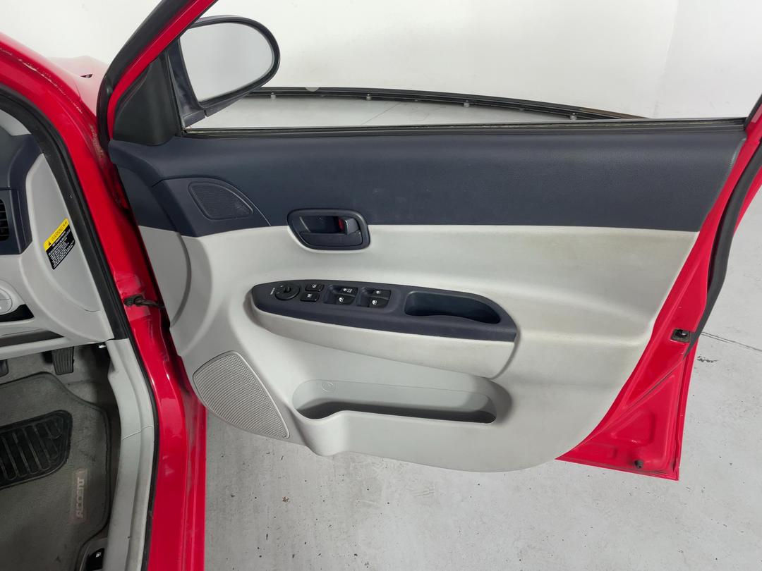 Photo '15' of Hyundai Accent