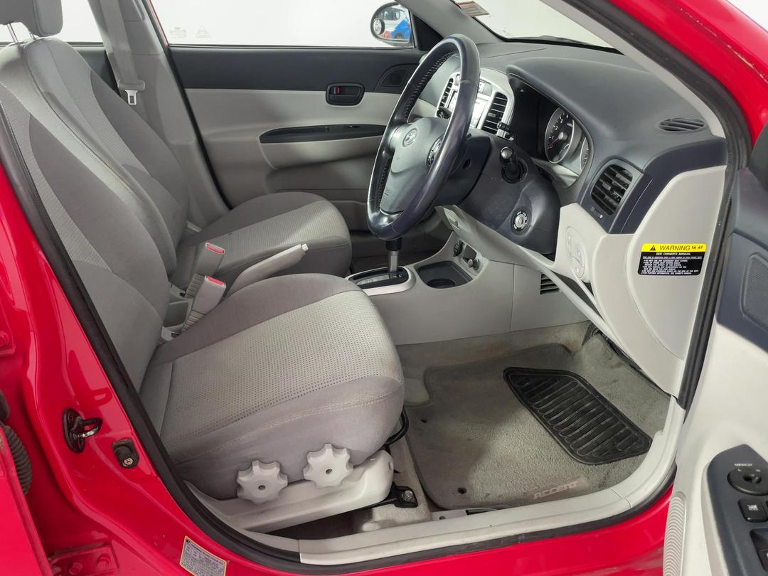Photo '16' of Hyundai Accent