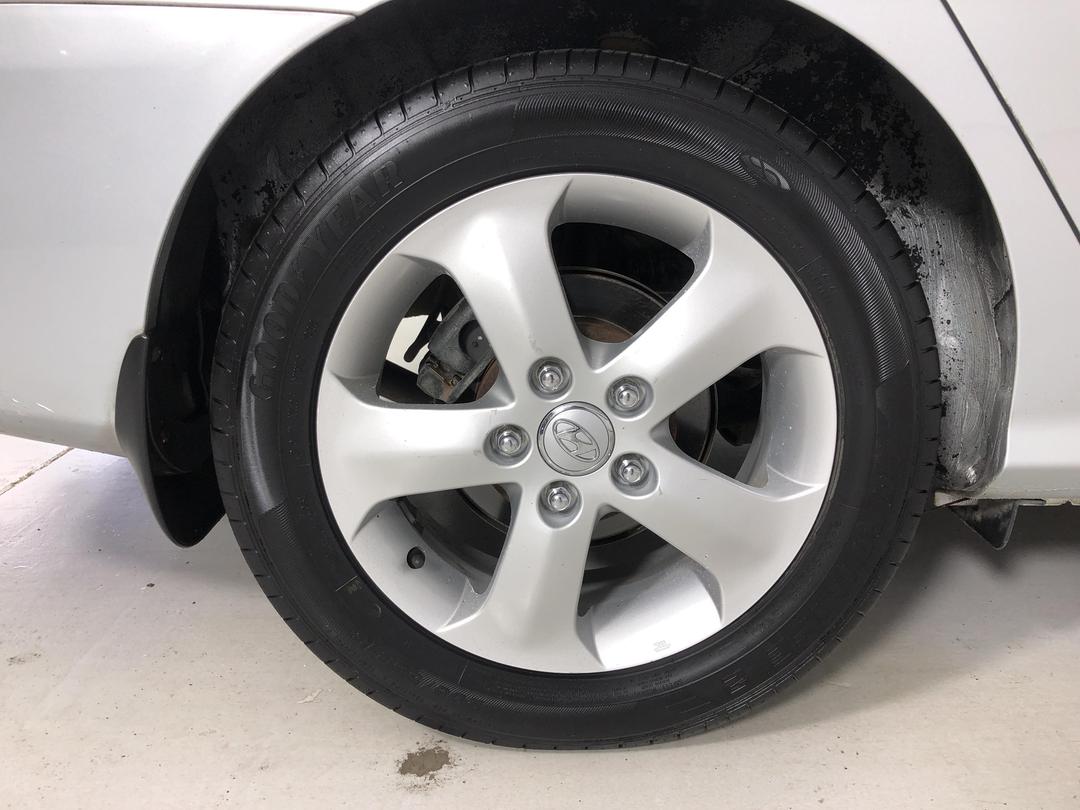 Photo '12' of Hyundai Elantra