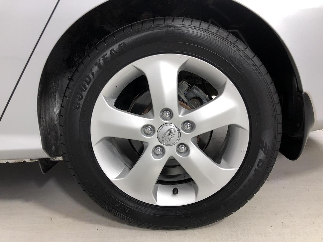 Photo '11' of Hyundai Elantra