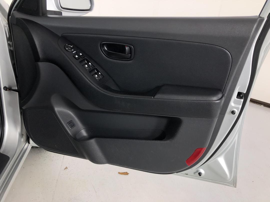 Photo '15' of Hyundai Elantra