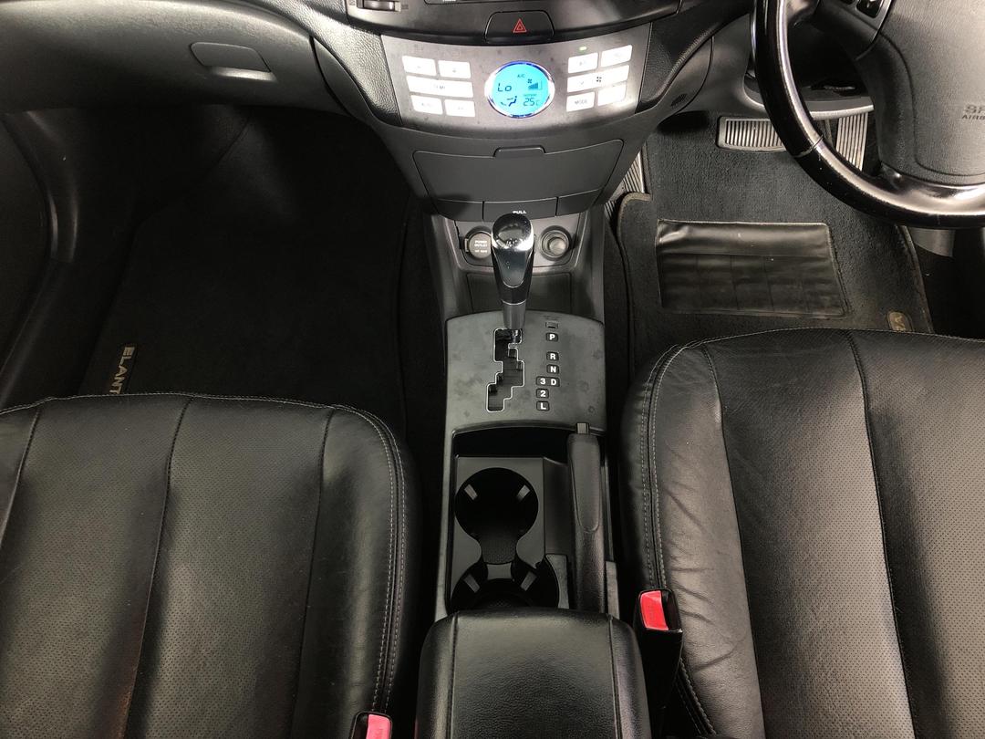 Photo '18' of Hyundai Elantra