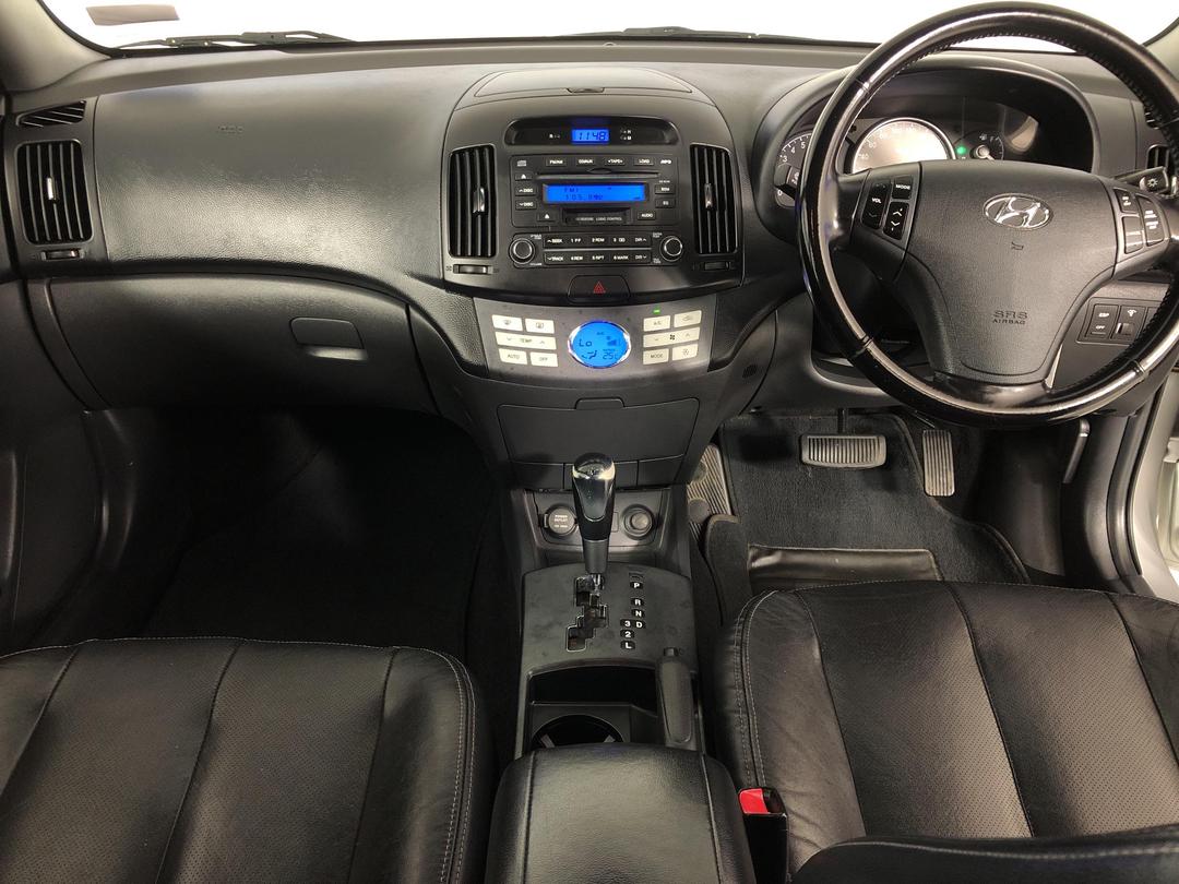 Photo '17' of Hyundai Elantra