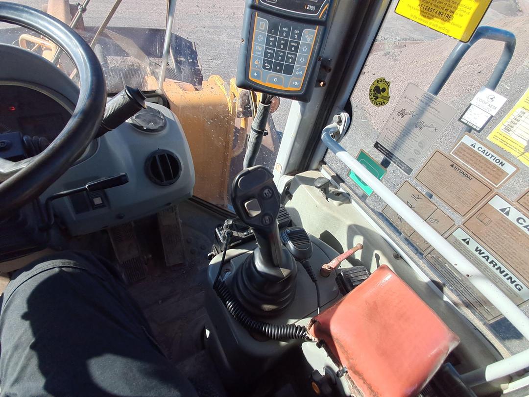 Photo '12' of Hyundai HL770 Wheel Loader