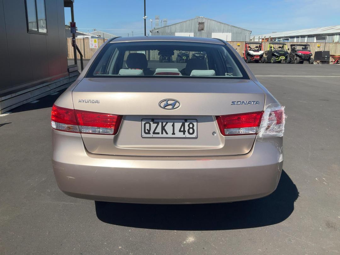 Photo '7' of Hyundai Sonata Photo '7' of Hyundai Sonata