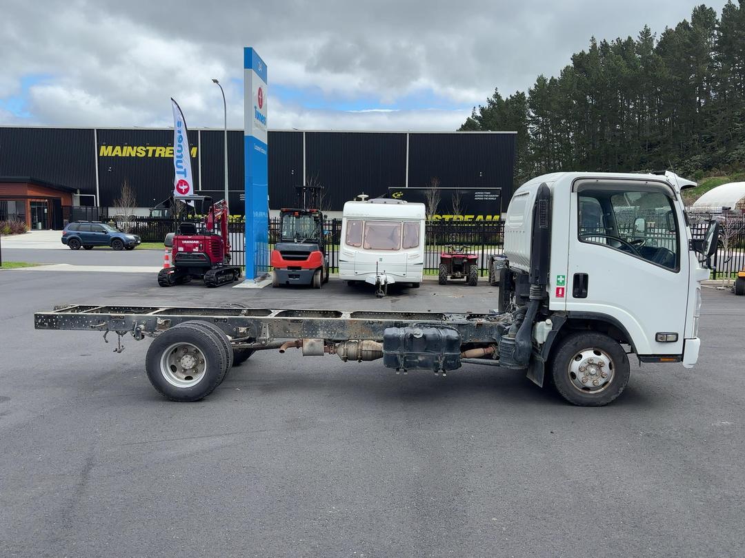 Photo '3' of Isuzu Elf 4x4 NPS Cab Chassis