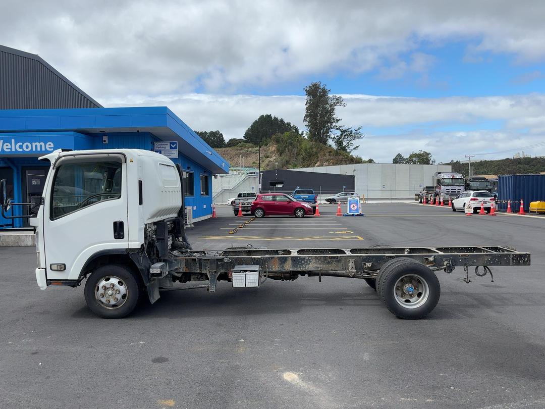 Photo '8' of Isuzu Elf 4x4 NPS Cab Chassis