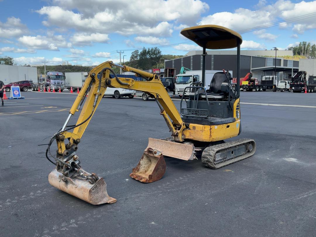 Photo '16' of Komatsu PC18MR2 with Trailer Excavator