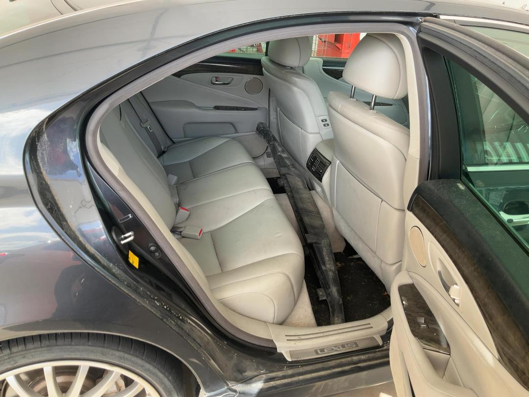 Photo '8' of Lexus LS460