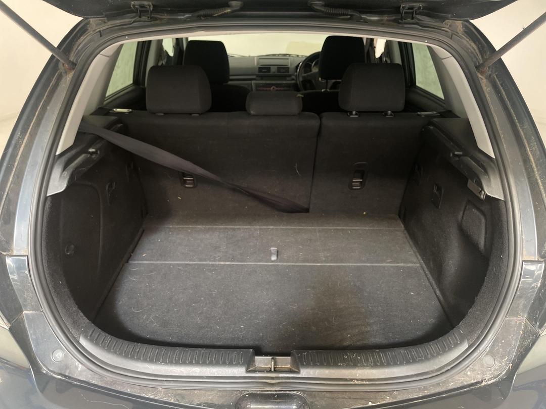 Photo '14' of Mazda Axela