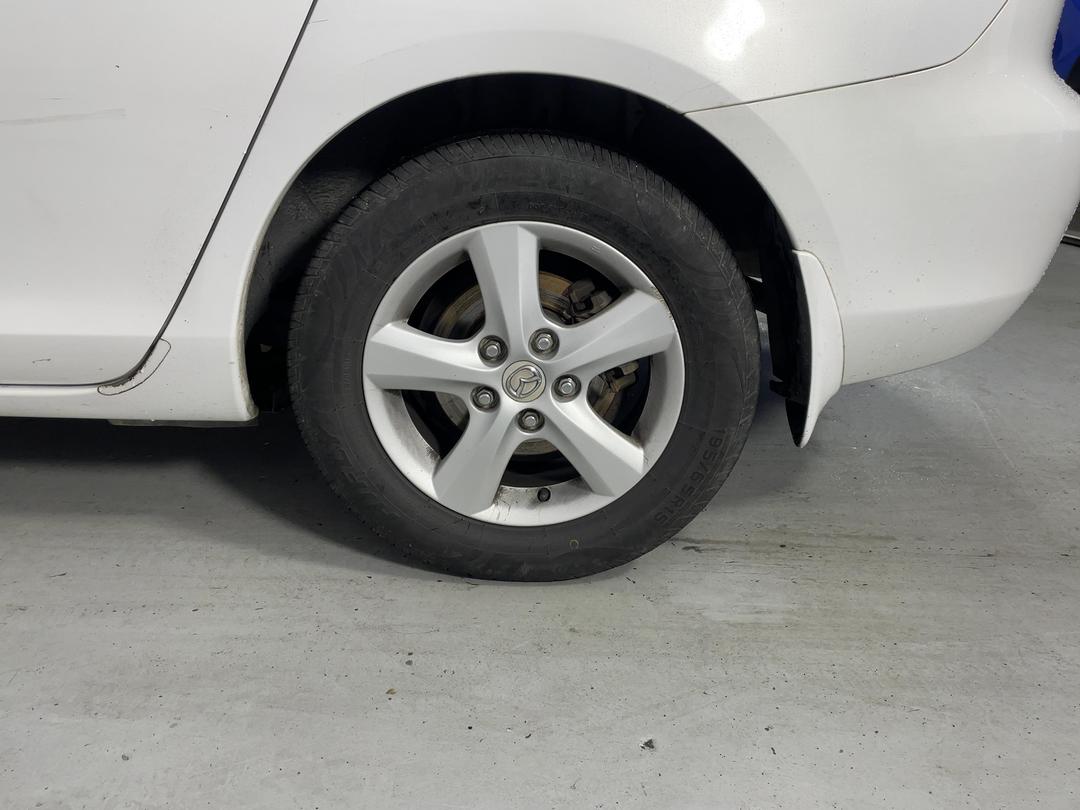 Photo '11' of Mazda Axela