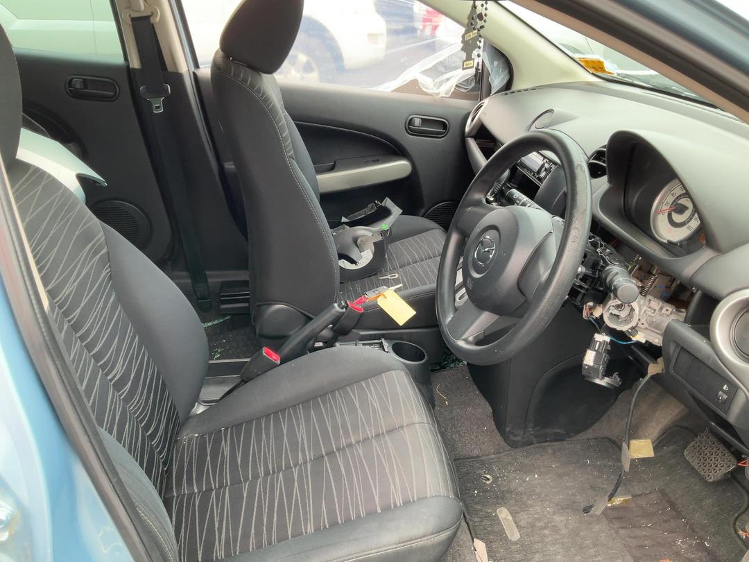 Photo '13' of Mazda Demio