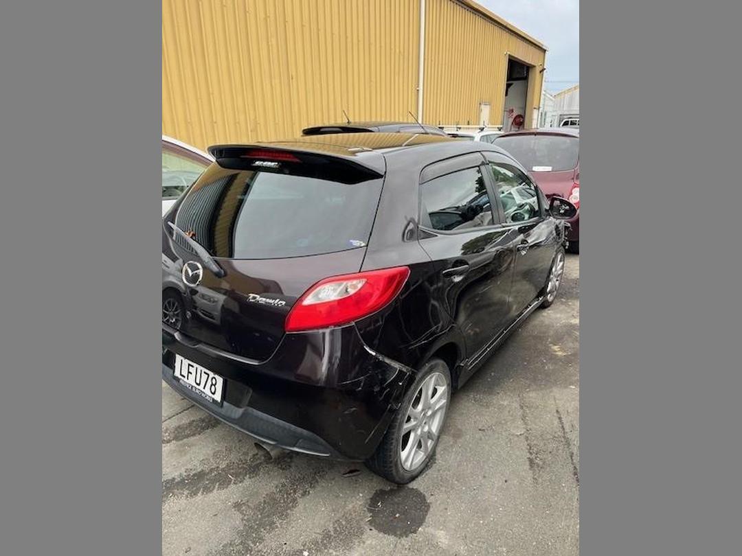 Photo '2' of Mazda Demio