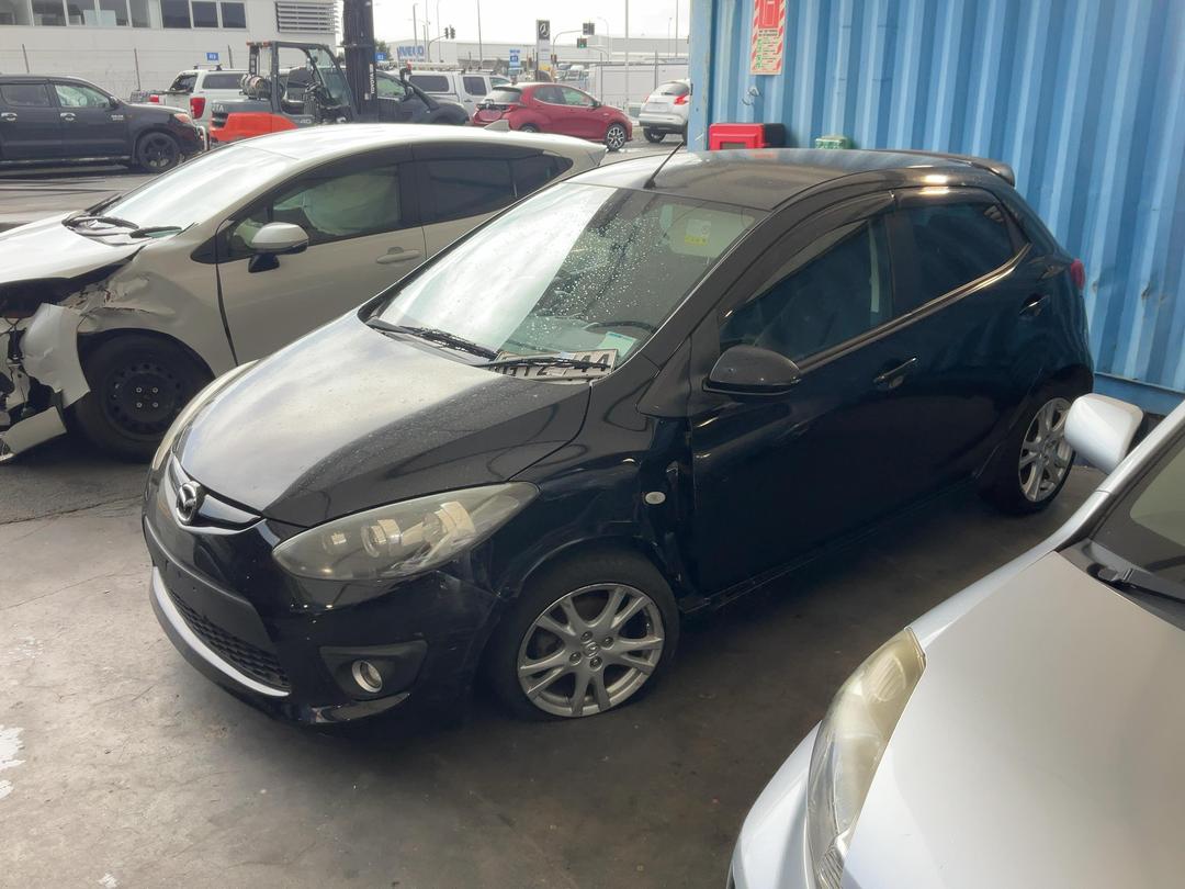 Photo '6' of Mazda Demio Photo '6' of Mazda Demio