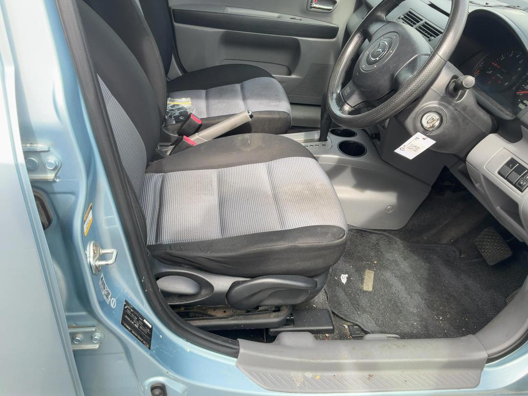 Photo '14' of Mazda Demio
