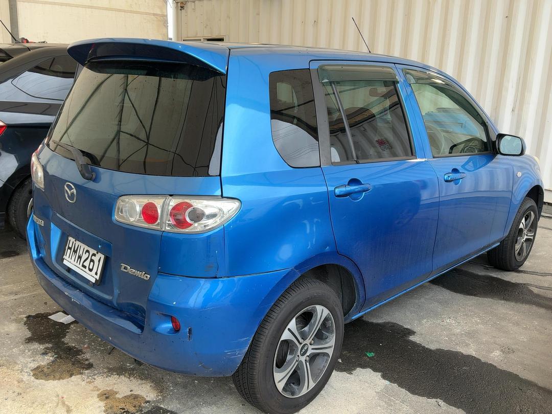 Photo '3' of Mazda Demio Photo '3' of Mazda Demio
