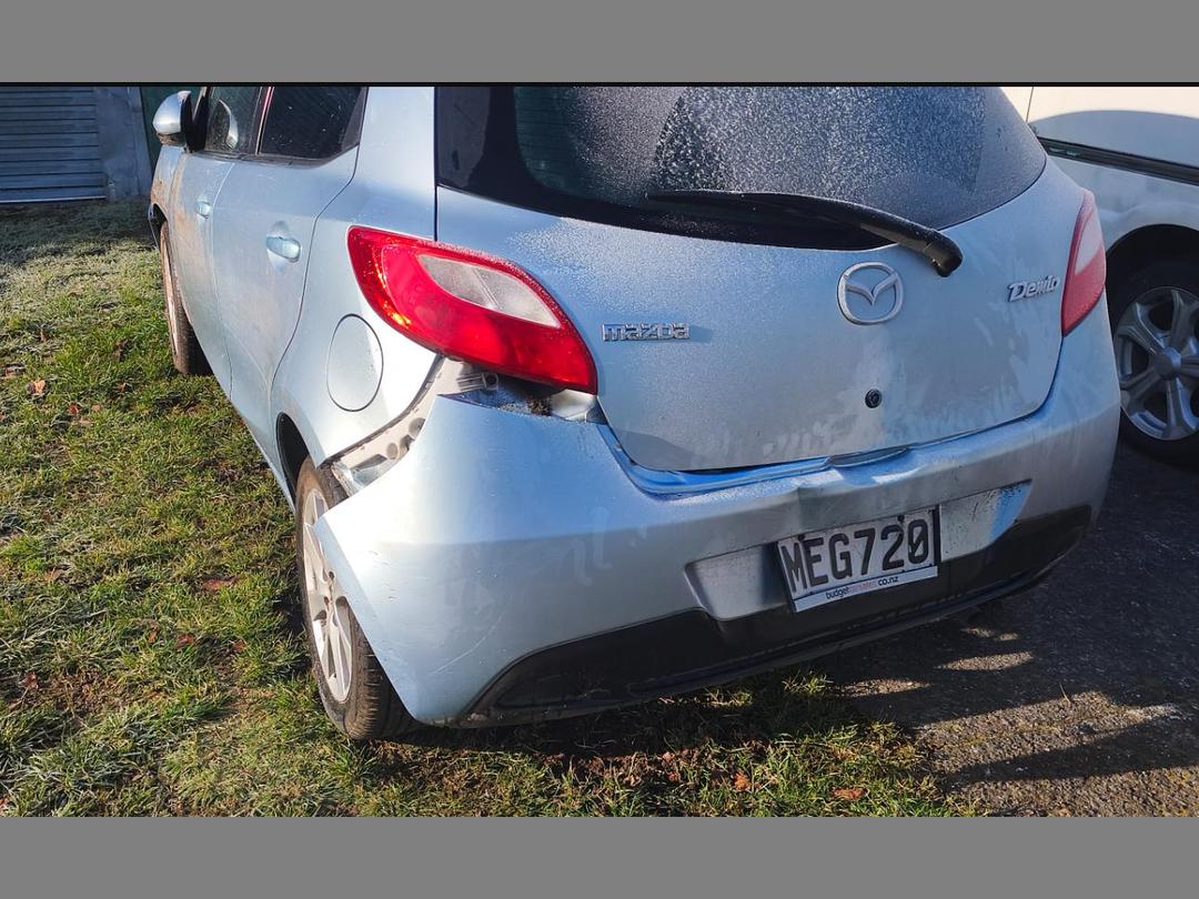 Photo '2' of Mazda Demio Photo '2' of Mazda Demio