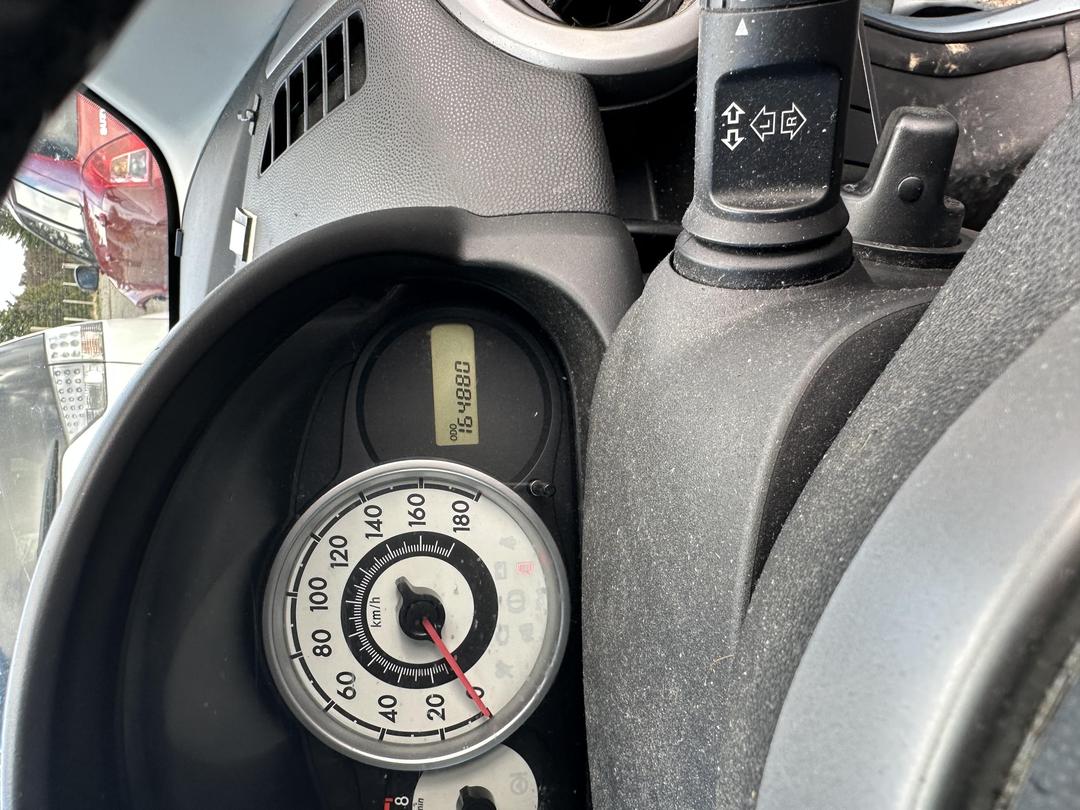 Photo '10' of Mazda Demio Photo '10' of Mazda Demio