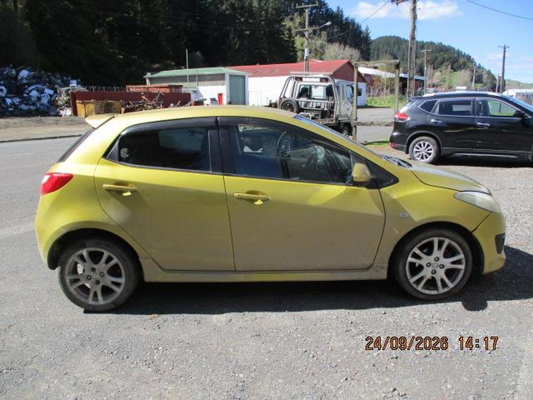 Photo '2' of Mazda Demio Photo '2' of Mazda Demio