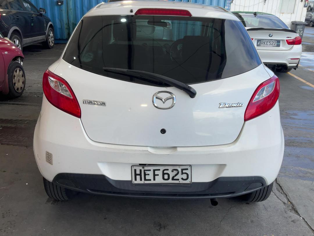 Photo '5' of Mazda Demio Photo '5' of Mazda Demio