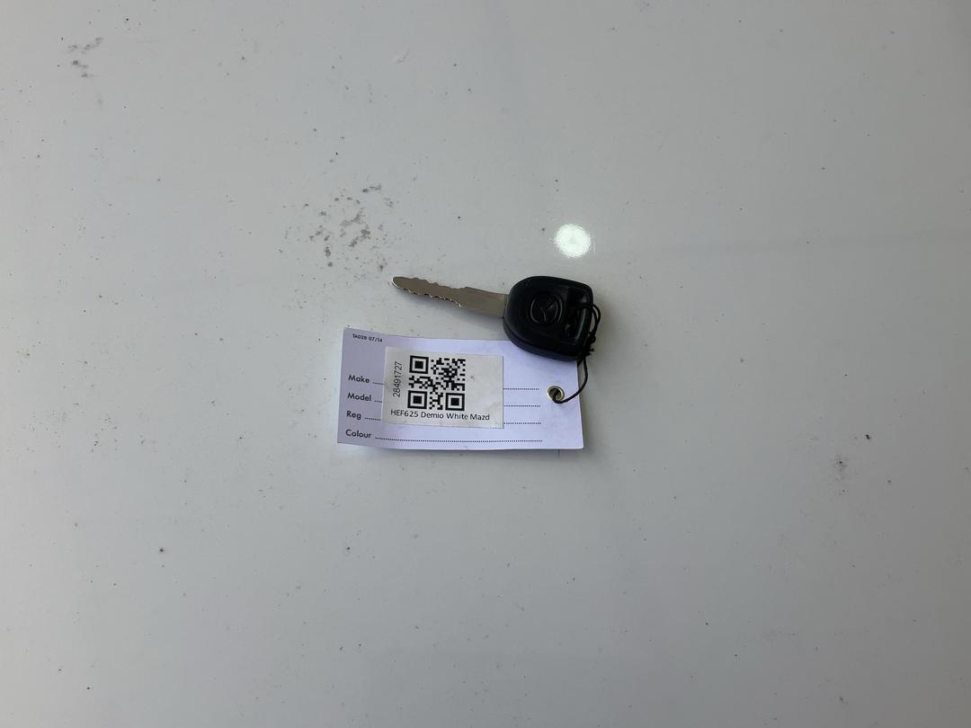 Photo '15' of Mazda Demio Photo '15' of Mazda Demio