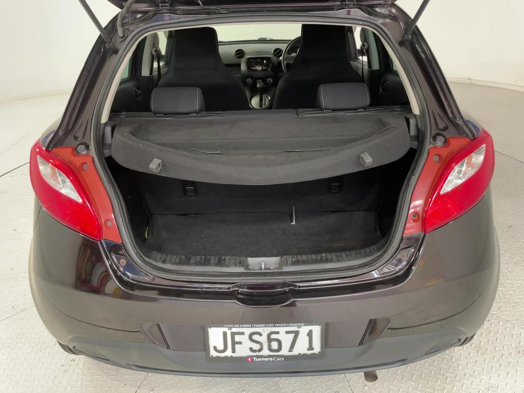 Photo '14' of Mazda Demio