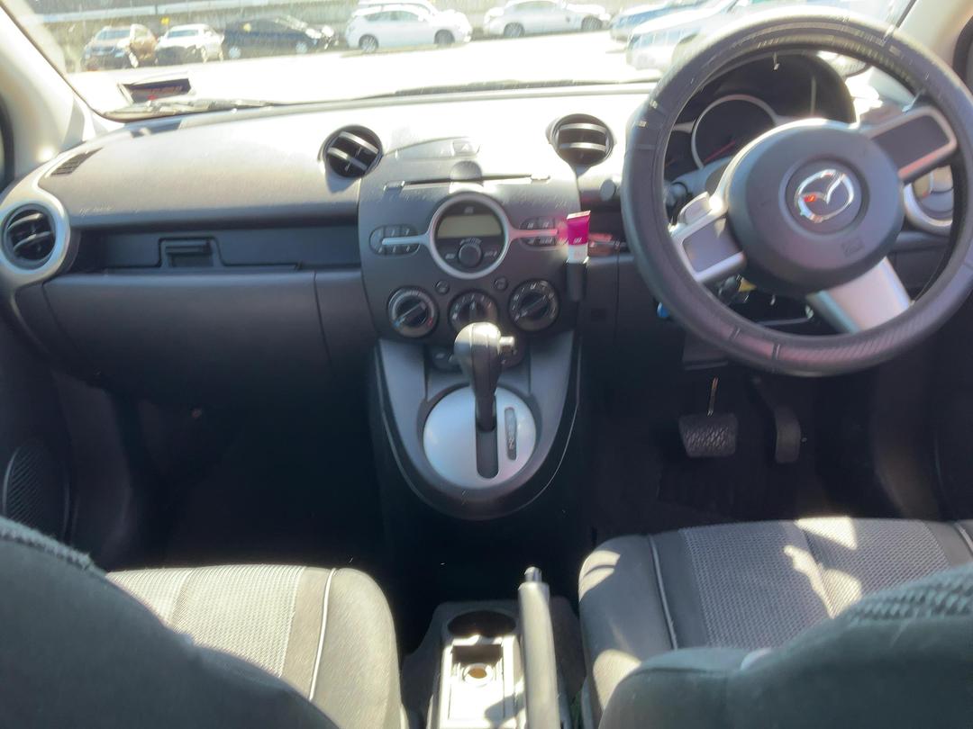 Photo '14' of Mazda Demio Photo '14' of Mazda Demio