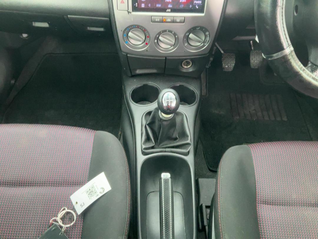 Photo '16' of Mazda Demio Photo '16' of Mazda Demio