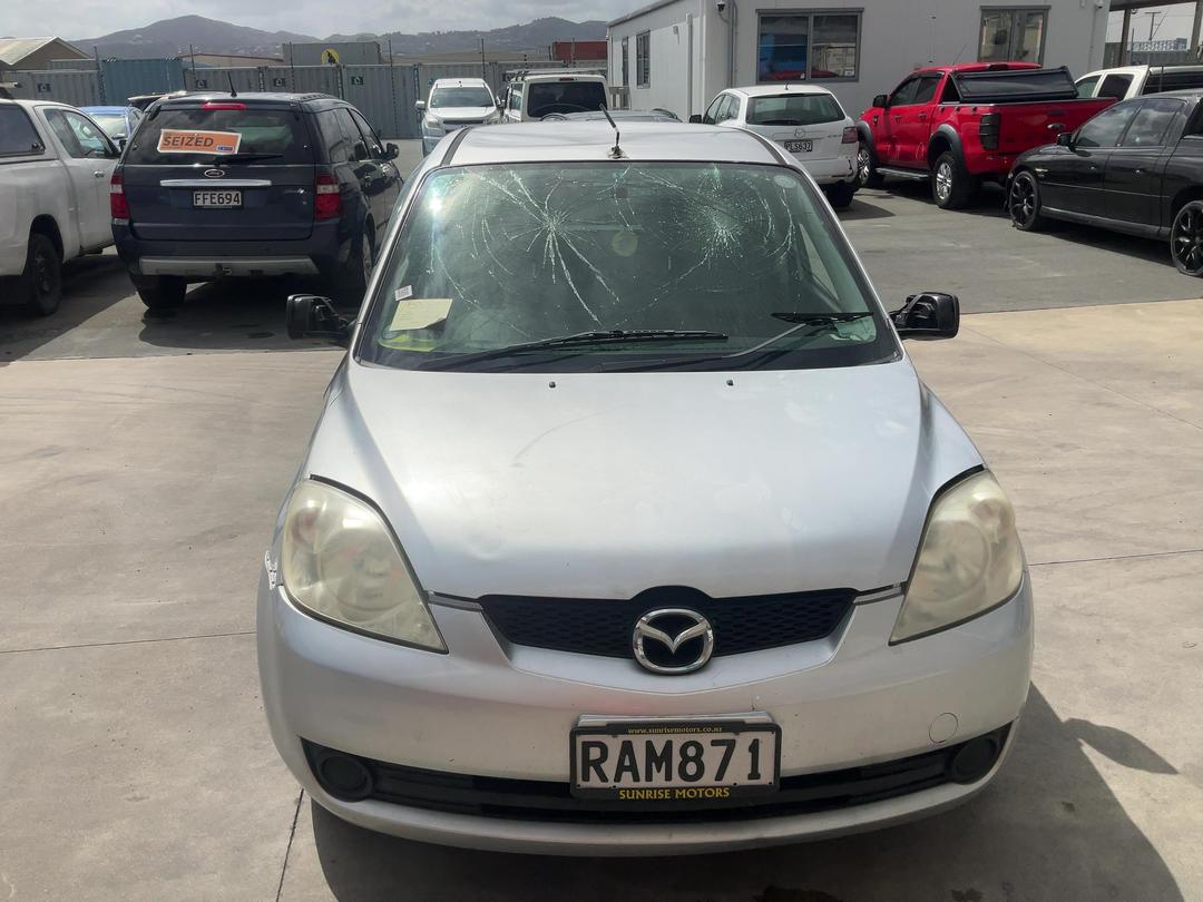 Photo '3' of Mazda Demio Photo '3' of Mazda Demio
