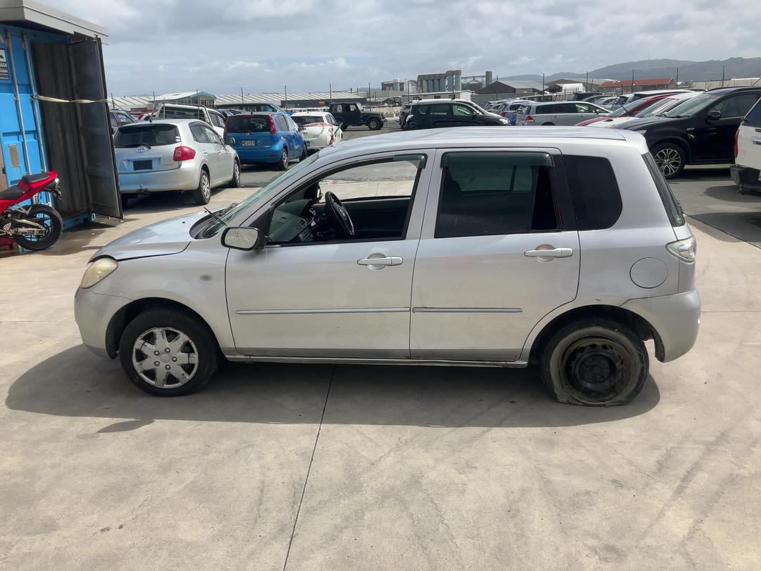 Photo '5' of Mazda Demio Photo '5' of Mazda Demio