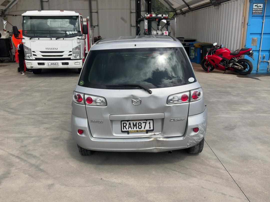 Photo '7' of Mazda Demio Photo '7' of Mazda Demio