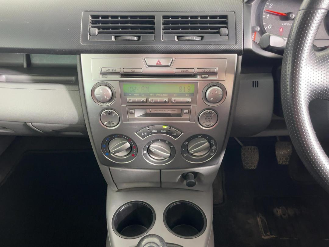 Photo '16' of Mazda Demio Photo '16' of Mazda Demio
