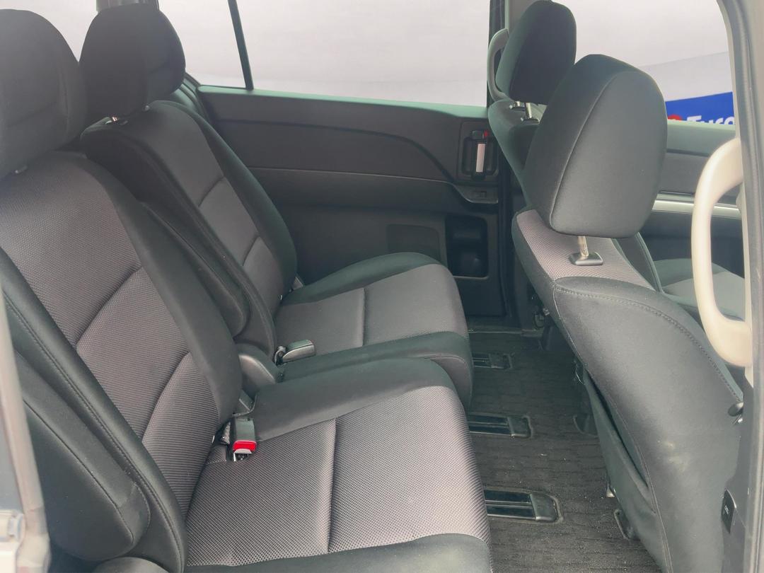 Photo '8' of Mazda MPV Photo '8' of Mazda MPV