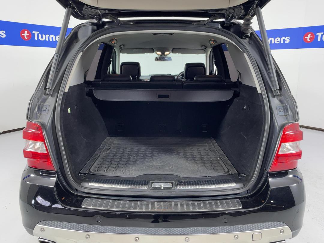 Photo '14' of Mercedes-Benz M-Class