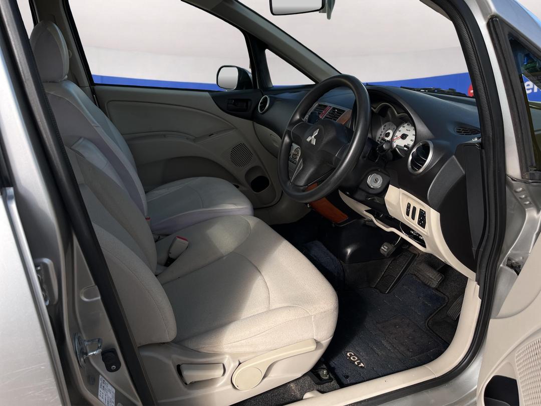 Photo '16' of Mitsubishi Colt