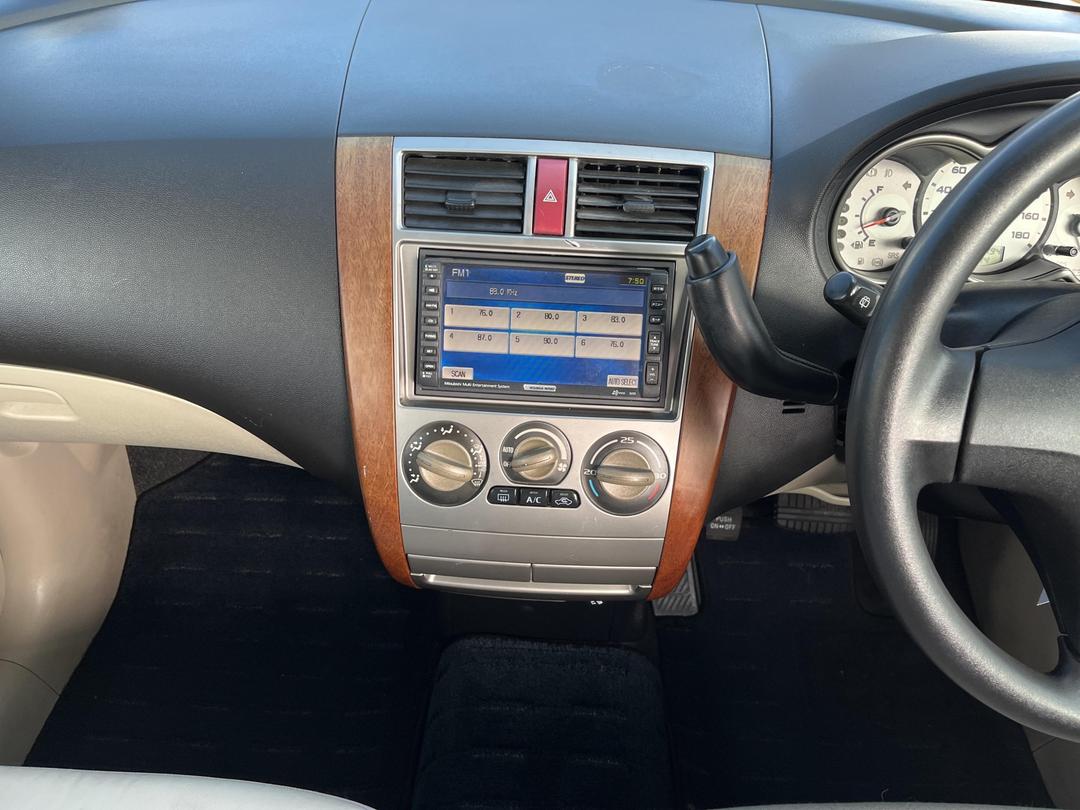 Photo '18' of Mitsubishi Colt