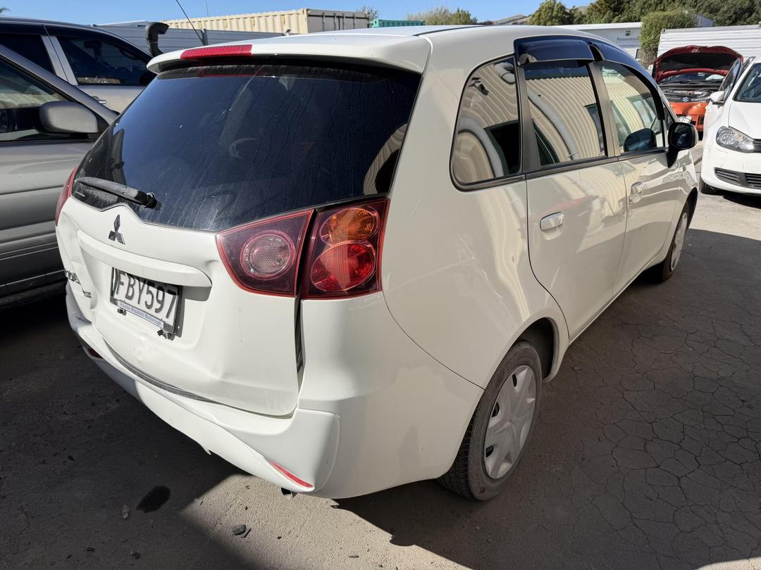 Photo '2' of Mitsubishi Colt Photo '2' of Mitsubishi Colt