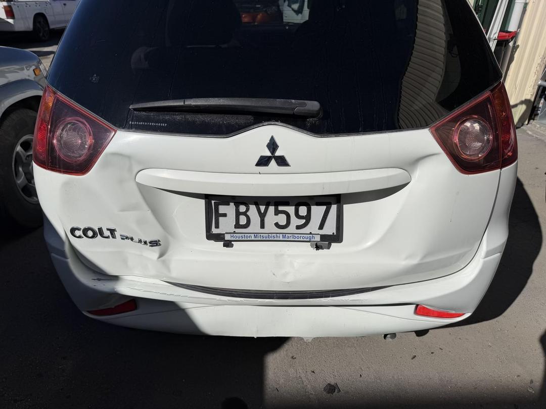 Photo '9' of Mitsubishi Colt Photo '9' of Mitsubishi Colt