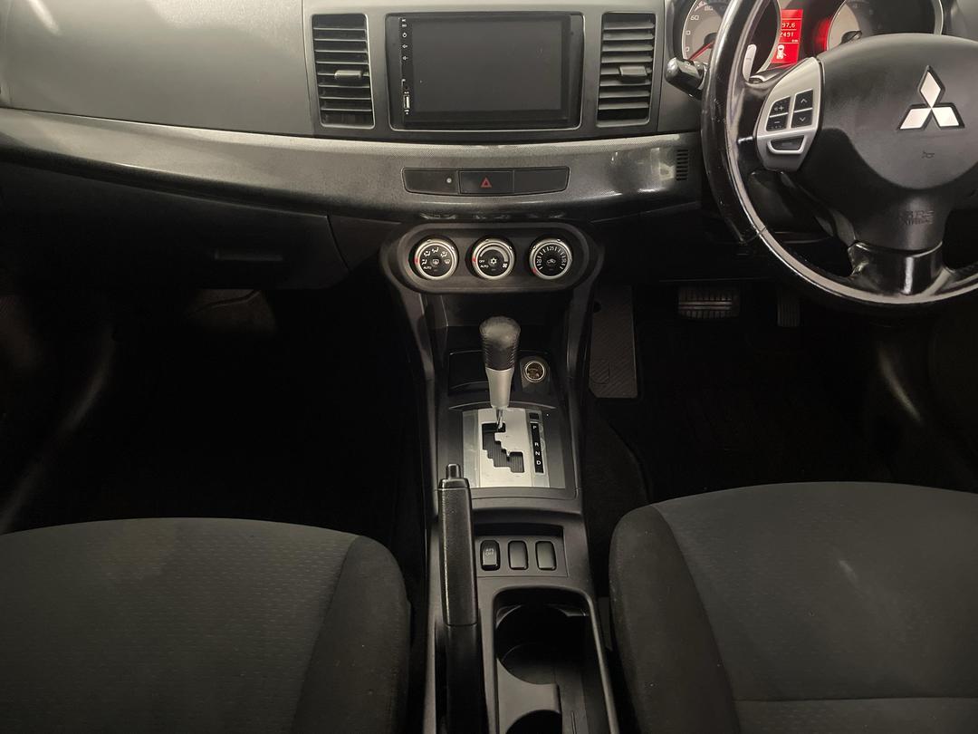 Photo '18' of Mitsubishi Galant