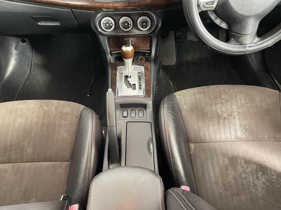 Photo '18' of Mitsubishi Galant