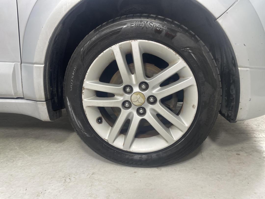 Photo '9' of Mitsubishi Grandis