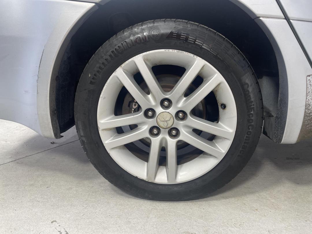 Photo '12' of Mitsubishi Grandis