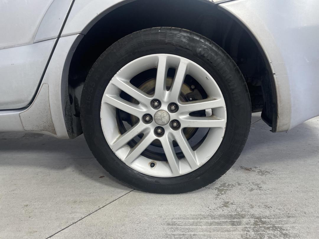 Photo '11' of Mitsubishi Grandis