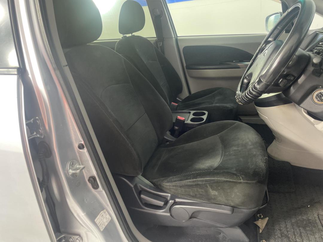 Photo '16' of Mitsubishi Grandis