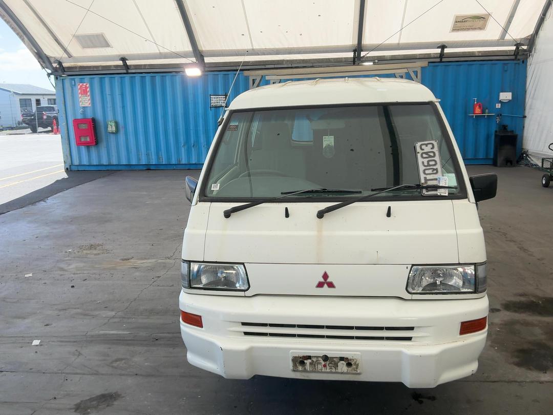 Photo '3' of Mitsubishi L300 LWB Photo '3' of Mitsubishi L300 LWB