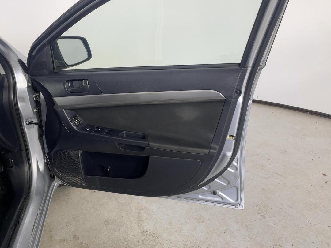 Photo '15' of Mitsubishi Lancer